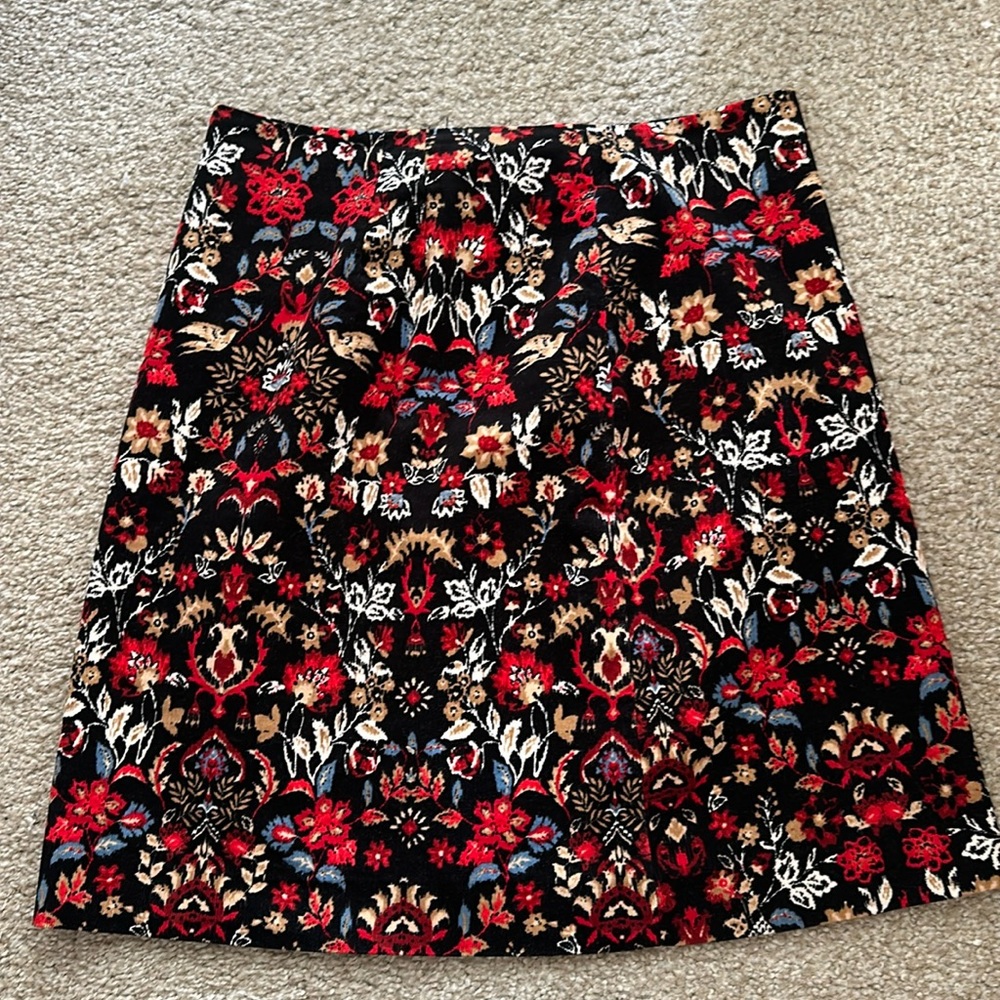 Corduroy black skirt size 0 from the LOFT. Like new, barely worn.